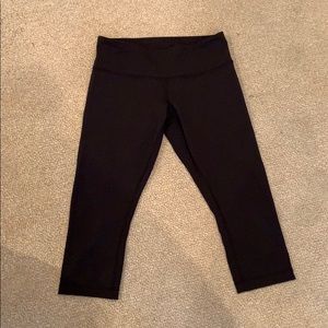 Lululemon Capri Wunder Under leggings..mid rise